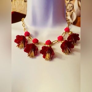 LIKE NEW, INC, MAGENTA AND GOLD, FLOWER NECKLACE!!